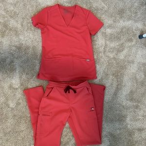 Figs XS Tall Clay Set. Casma 3 pocket Top (XS)/ Yola Skinny tall bottoms (XS)
